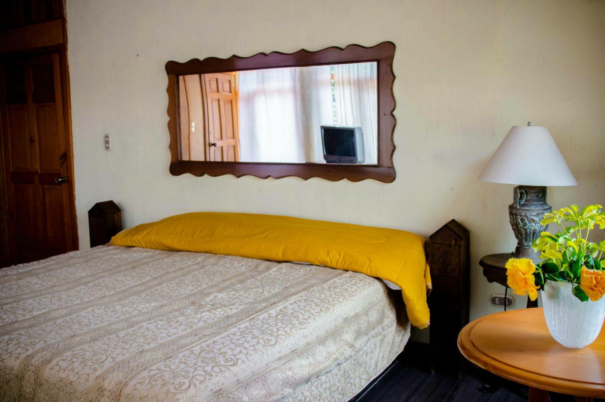 Hotel Porto Bello San Pedro La Laguna Ngoại thất bức ảnh